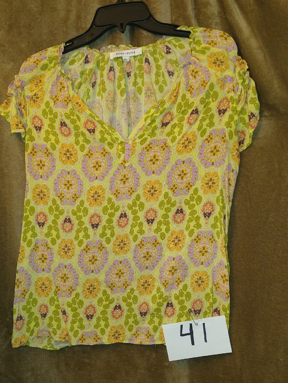 Rose & Olive Olive and Lavender Floral V-Neck Blouse Size Large